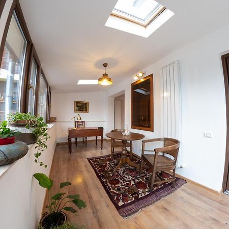 Theatre Rooftop Apartment With Patio Bucarest Exterior foto
